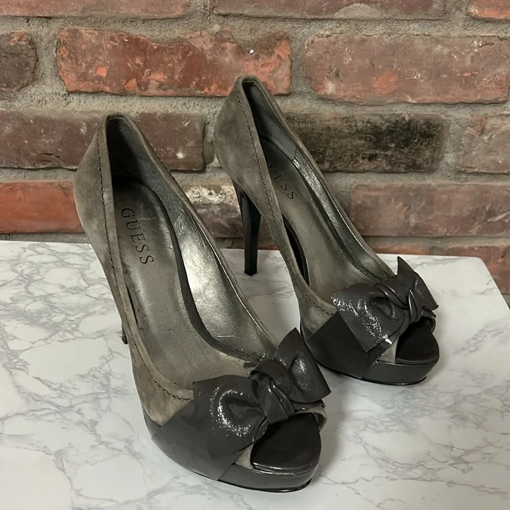 Guess - 7 - Picture 1 of 5